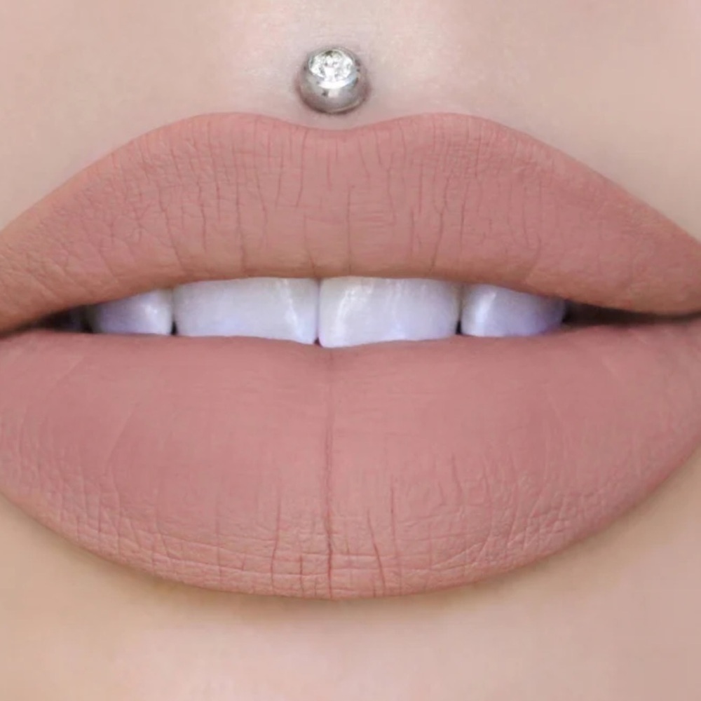 JEFFREE STAR MANNEQUIN Liquid Longwear Velour Lipstick
